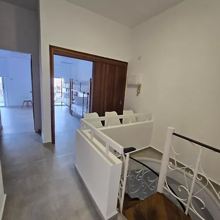 בית נופש Maestro Ermou House *
